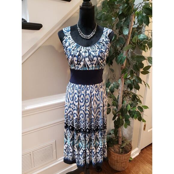 R&M Richards Sheath Dress Womens 12 White Blue Filigree Print Pleated Scoop Neck - Picture 3 of 12